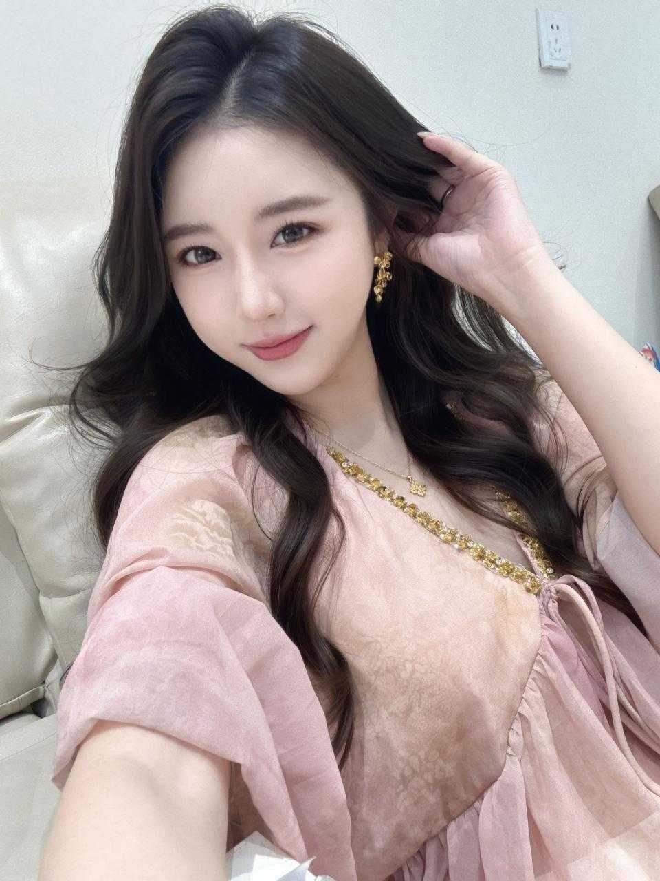 这种妞才称得上秀色可餐
