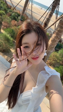 【三亚】正点美女嗦完屌在插粉鲍